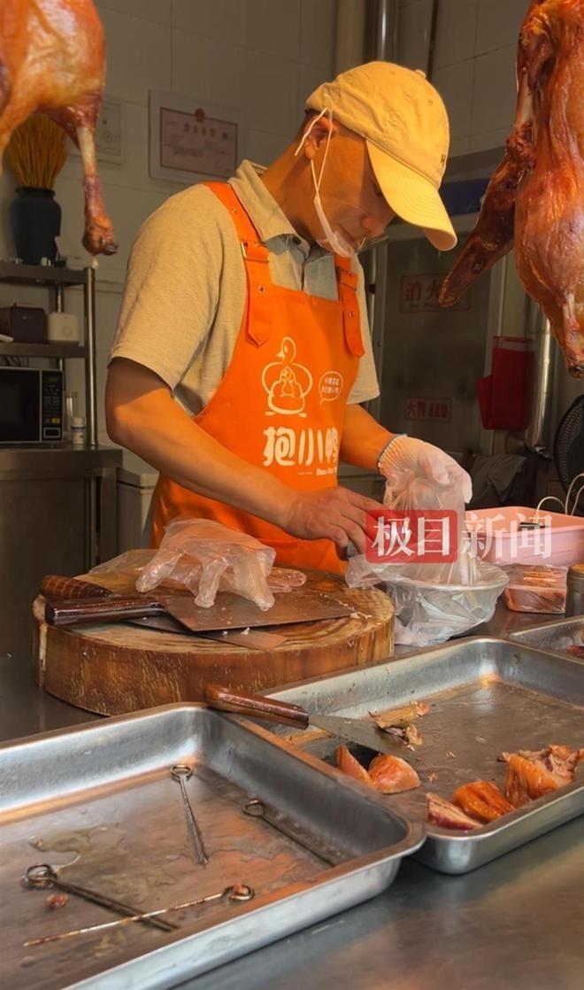 走红的陪考停业告示。（取材自极目新闻）