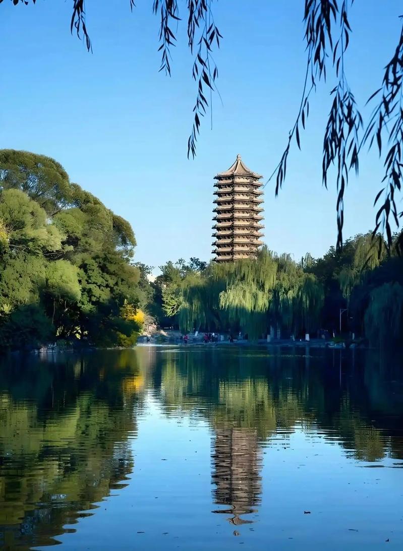 二手平台上多人售卖未名湖水。（取材自红星新闻）