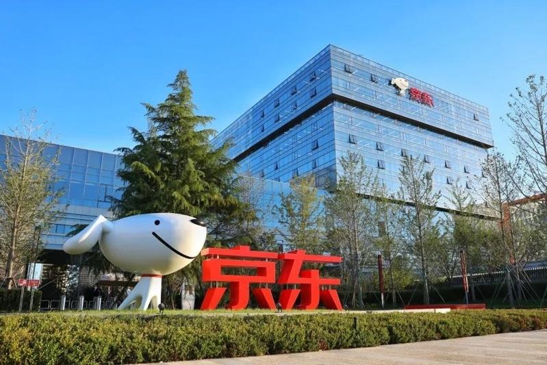 电商巨头京东集团持续扩大事业版图,继进军外送市场后,再加码前进饭店、旅游赛道。甚至有业内传言,京东以3倍薪资从飞猪、同程、携程等知名旅游平台「招兵买马」。(图/取自快科技)