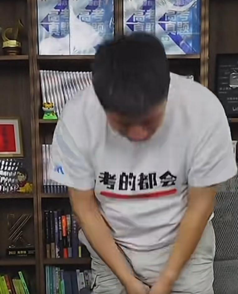 高考虽然落幕，但如何填写志愿是家长和考生下一步面临的考验。（香港中通社）