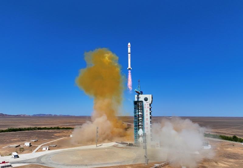 中国首颗地球物理场探测业务卫星「张衡一号」02星十四日成功发射。（中新社）