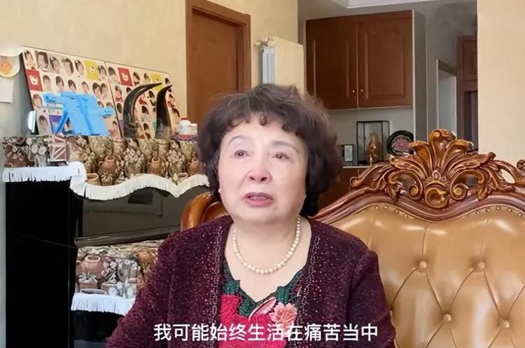 盛海琳（左）和双胞胎女儿。（视频截屏）
