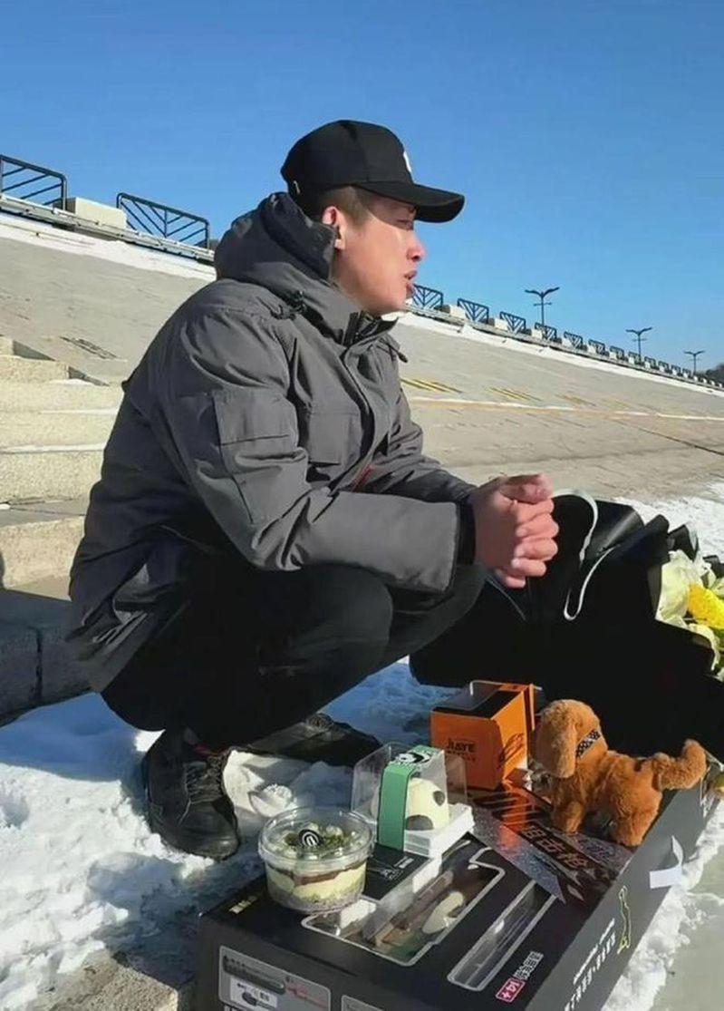 于海波与儿子于佳跃见最后一面。(取材自央视社会与法频道)