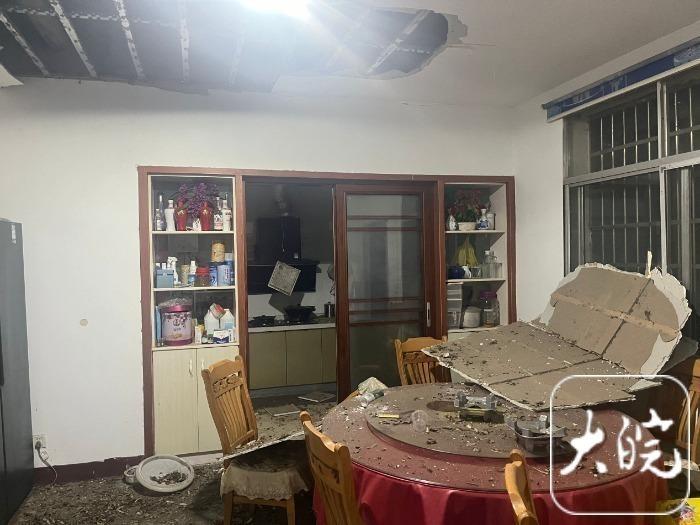 湖南常德临澧县一间烟花鞭炮厂16日上午发生爆炸，现场窜出「蘑菇云」。（视频截屏）
