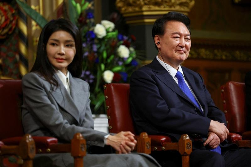 南韩前总统尹锡悦与妻子金建希。数据照片。(路透)