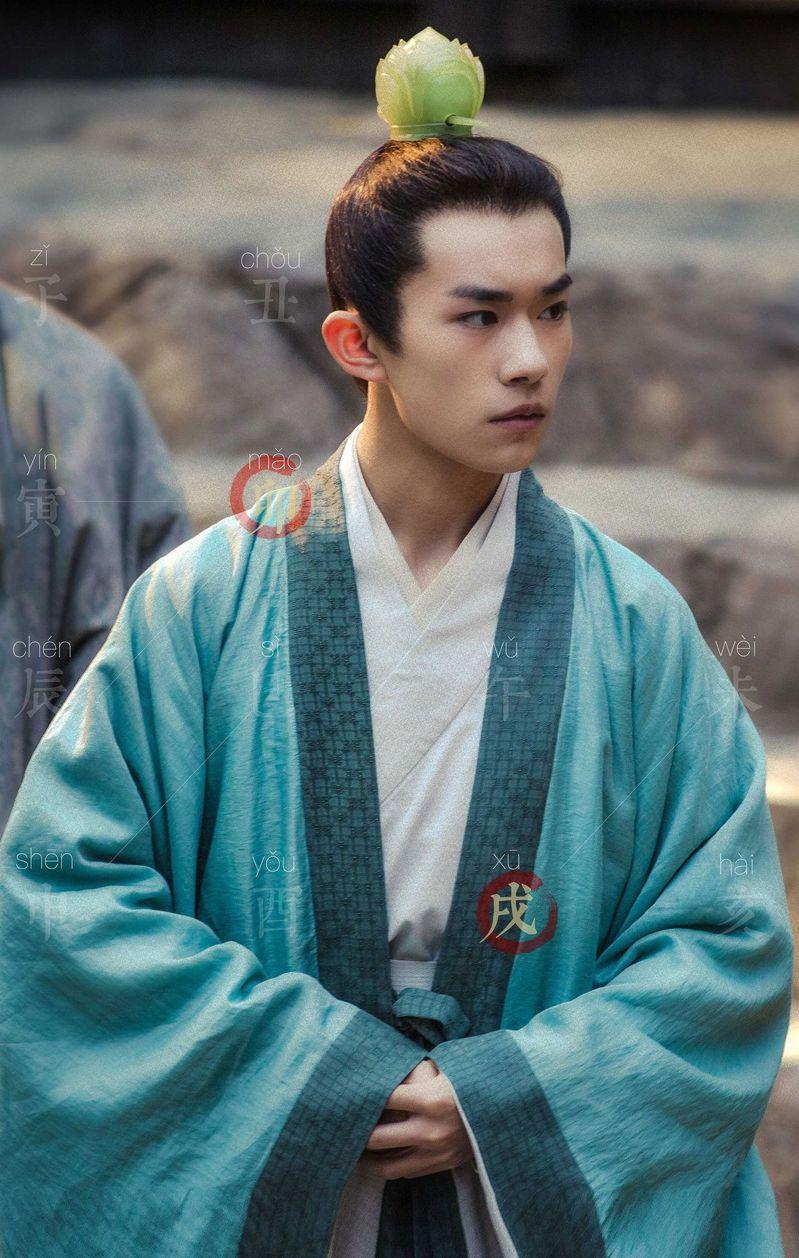 易烊千玺(左)客串「长安的荔枝」，和雷佳音再度合体。(取材自微博)