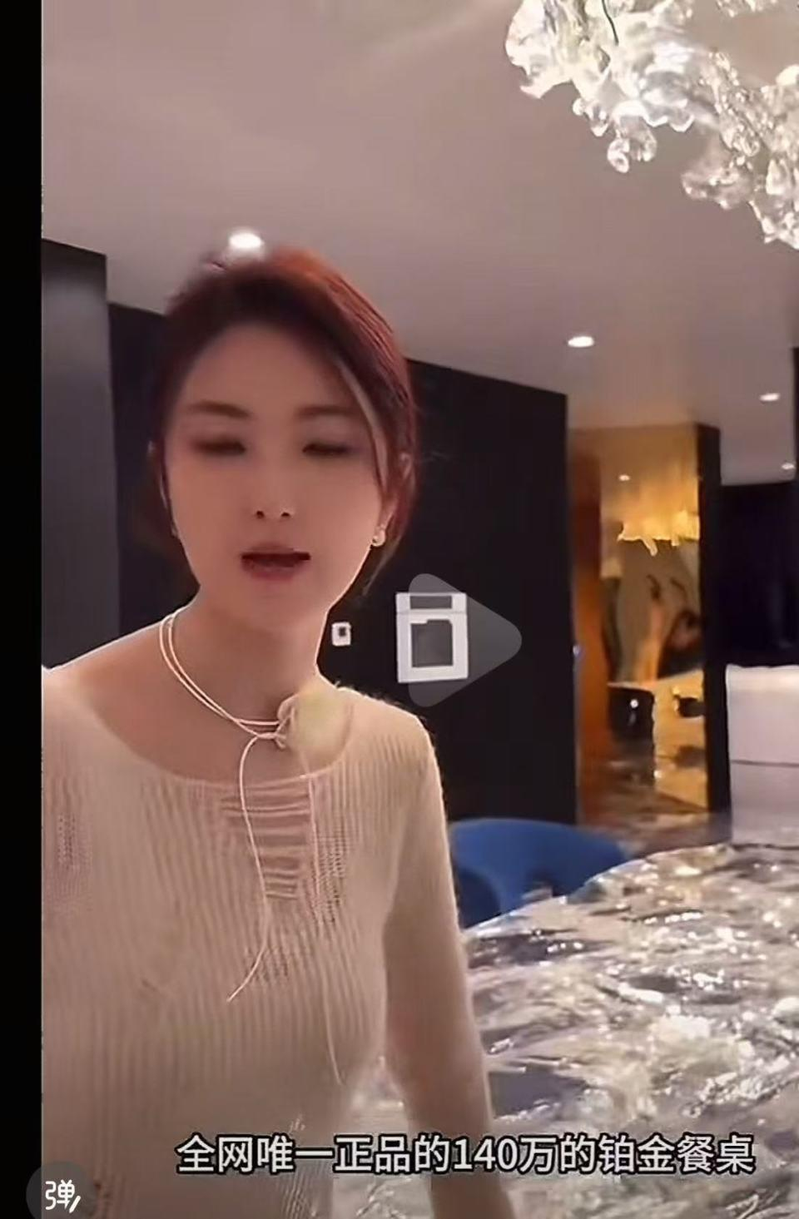 大叶子在视频中秀豪宅。(取材自三言科技)