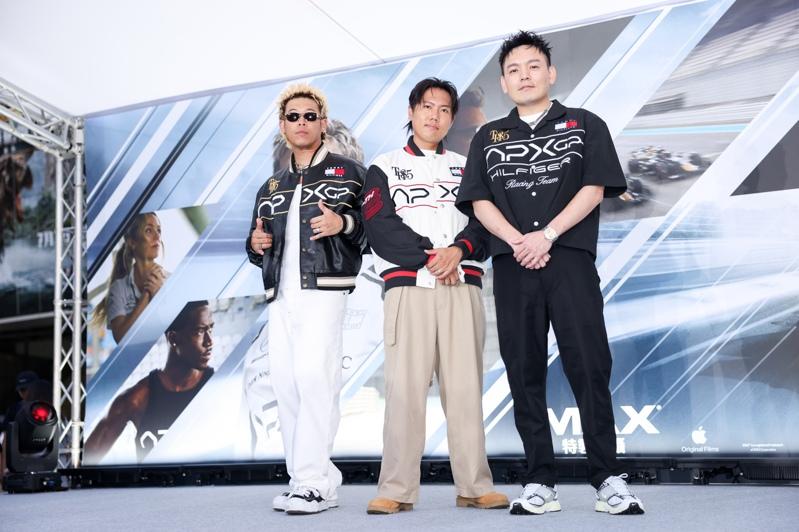 玖壹壹健志（左）、春风、洋葱在现场与大家同乐。记者林士杰／摄影
