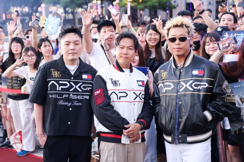 玖壹壹健志（左）、春风、洋葱在现场与大家同乐。记者林士杰／摄影