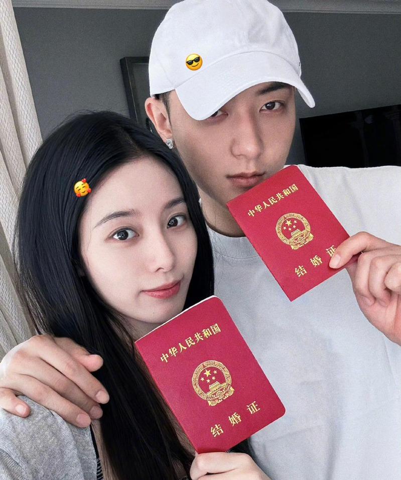 黄子韬去年在节目上向徐艺洋求婚。(取材自微博)