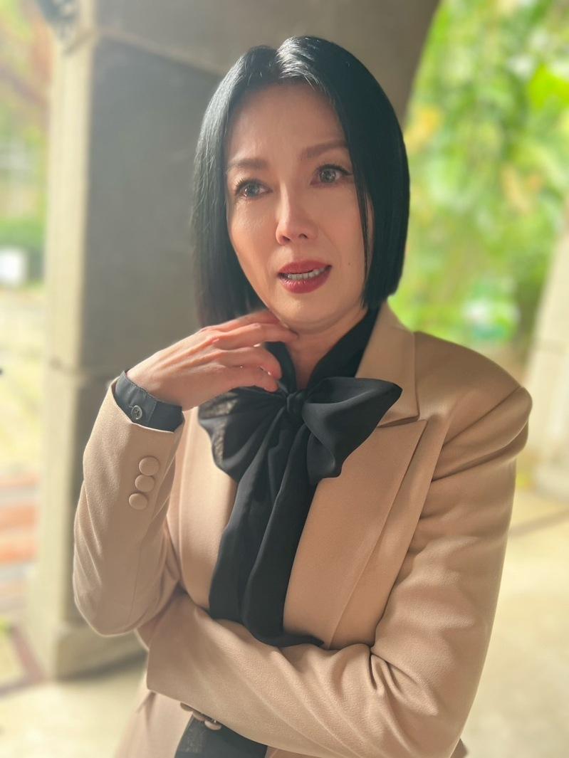 苗可丽(左)只要不工作，就返回台中陪伴爸爸。(图／摘自脸书)