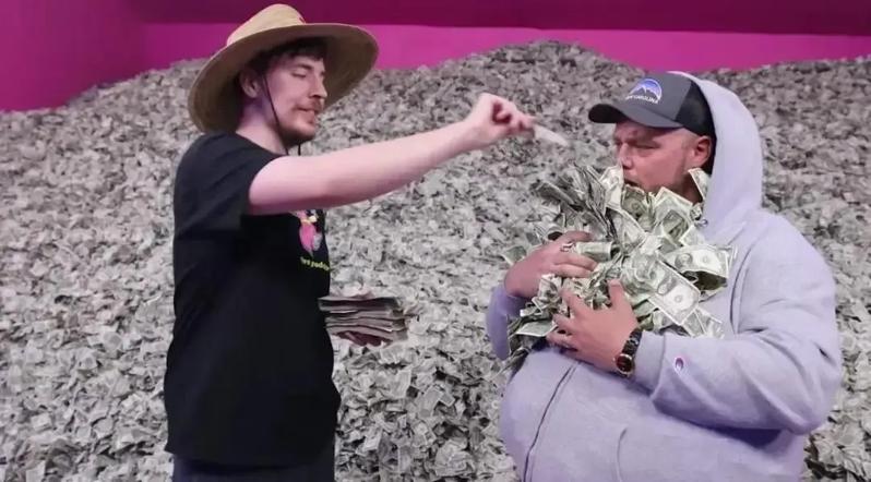 「MrBeast」的视频模式是「撒钱+挑战」,打造「视觉奇观」。(取材自微博)