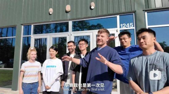 「MrBeast」的视频模式是「撒钱+挑战」，打造「视觉奇观」。（取材自微博）