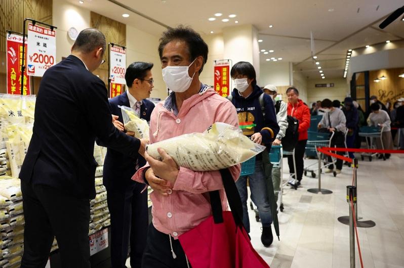 日本米价飙高，拉面变抢手；拉面示意图。（图／123RF）