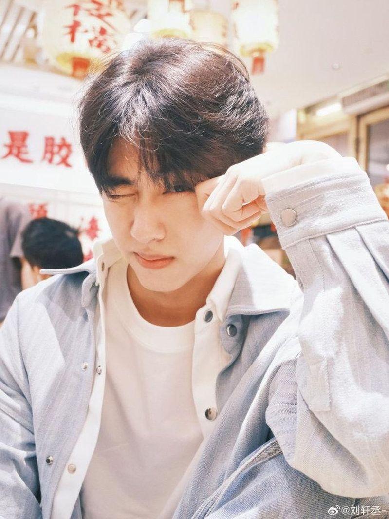 同性题材的「逆爱」受到许多中国观众关注。（取材自微博）