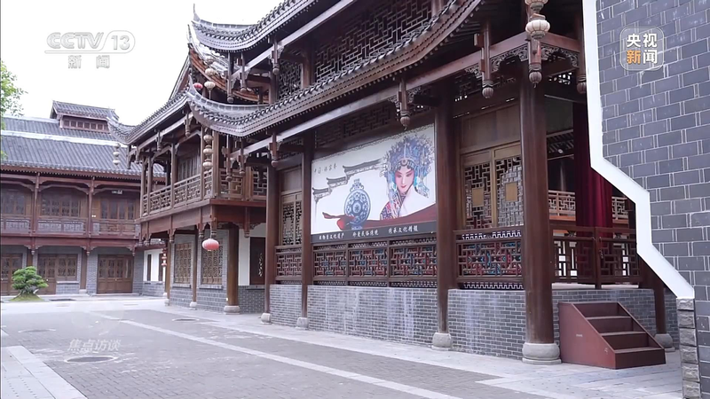 大庸古城里空无一人。(取材自央视)