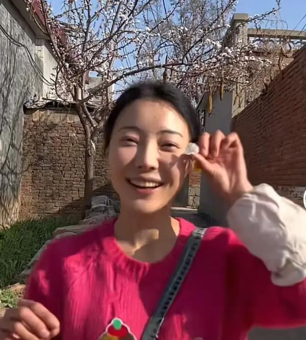 李福贵带爷爷旅游。(取材自九派新闻)