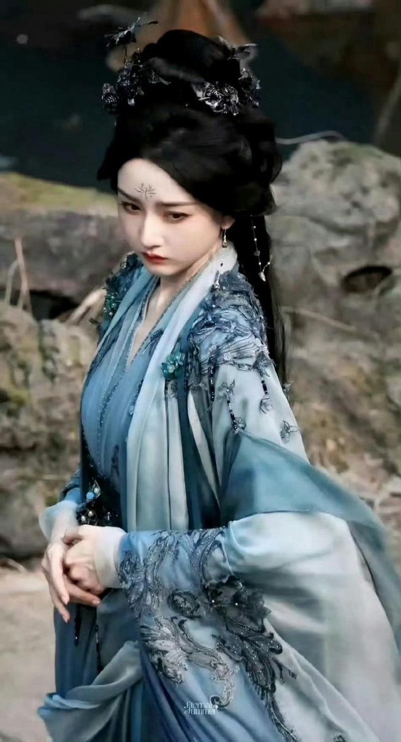 宋祖儿客串「聊斋」扮千年树妖「姥姥」。图／摘自微博