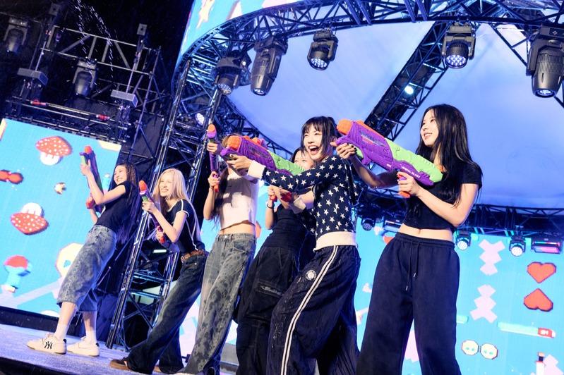 「GENBLUE幻蓝小熊」采甄(左起)、许媛媛、NICO、AYEON、XXIN、毓将迎来成军周年。图／天空娱乐提供