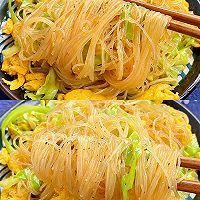 10分钟家常菜,巨好吃的包菜粉丝炒鸡蛋的做法图解1