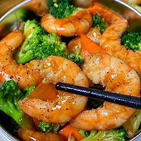 夏日减脂餐!低卡美味的西兰花炒虾仁的做法图解3
