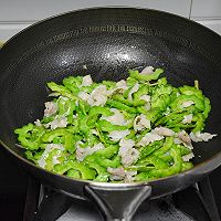 #菜油就选外婆乡,新鲜开榨抢先尝#肉片炒苦瓜的做法图解5