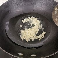 #夏日鲜味轻享健康#蒜蓉粉丝蒸巴沙鱼的做法图解2