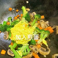 #纳福汇轻松喷出美味#低卡减脂餐!鸡蛋炒什锦菜的做法图解8