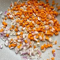 #安佳真草饲 营养护全家#芝士蛋包饭的做法图解1