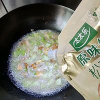 一碗好吃的丝瓜鸡蛋毛豆子汤的做法图解5