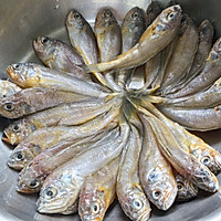 香煎小黄花的做法图解1