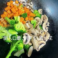 #纳福汇轻松喷出美味#低卡减脂餐!鸡蛋炒什锦菜的做法图解6