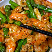 #夏日鲜味轻享健康#低卡减脂餐,黑椒芦笋口蘑炒虾仁的做法图解2
