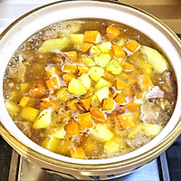 #夏日鲜味轻享健康#咖喱牛肉炖土豆的做法图解4