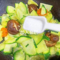 #豪吉藤椒油真香来袭#夏日减脂餐!胡萝卜香菇炒南瓜的做法图解13