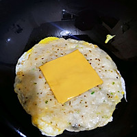 #菜油就选外婆乡,新鲜开榨抢先尝#芝士鸡蛋煎饼的做法图解5