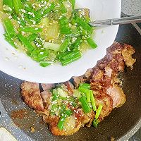 #夏日鲜味轻享健康#鲜嫩多汁!盐葱酱猪排的做法图解13