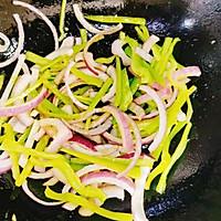 #菜油就选外婆乡,新鲜开榨抢先尝#洋葱辣椒炒肉丝的做法图解7
