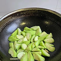 #夏日鲜味轻享健康#松茸鲜Xo酱丝瓜炒鸡蛋的做法图解5