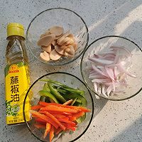 藤椒油黑椒意面#豪吉藤椒油真香来袭#的做法图解1