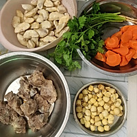菱角莲子颈骨汤的做法图解1