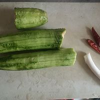 #夏日鲜味轻享健康#双鲜丝瓜炒鱼丸的做法图解2