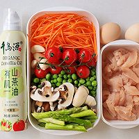 香浓鸡胸肉炒双孢菇配时蔬豌豆饭#豪吉藤椒油真香来袭#的做法图解1