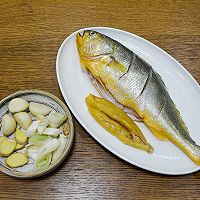 #菜油就选外婆乡,新鲜开榨抢先尝#红烧黄花鱼的做法图解1