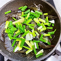 快手做海鲜原汁原味葱姜焖活虾!的做法图解9