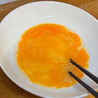 16+8轻断食|盐渍青瓜滑蛋虾仁饭的做法图解4