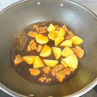 #菜油就选外婆乡,新鲜开榨抢先尝#土豆烧肉的做法图解7