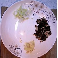 香菇羊肉面的做法图解1