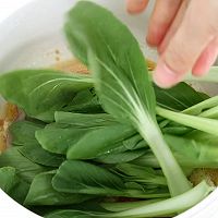 十分钟搞定咸蛋炒面，咸鲜爽口巨开胃！的做法图解4