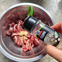 酸菜牛肉的做法图解2